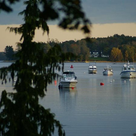 Fisherman'S Daughter B&B Mahone Bay Exterior photo